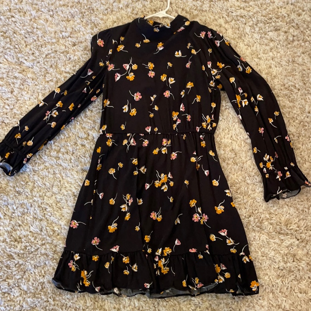 Popsugar medium dress with ruffled sleeves and bottom
